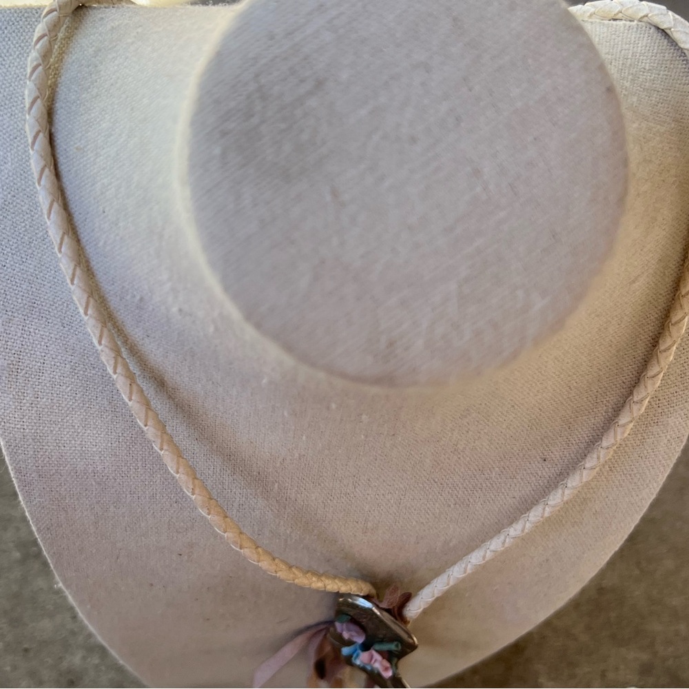 Boot pendant Western style bolo tie floral braided white cord Cowboy cowgirl - Picture 5 of 14